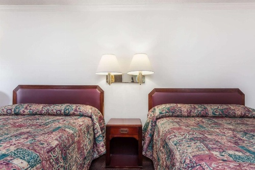Knights Inn - Columbia image 19
